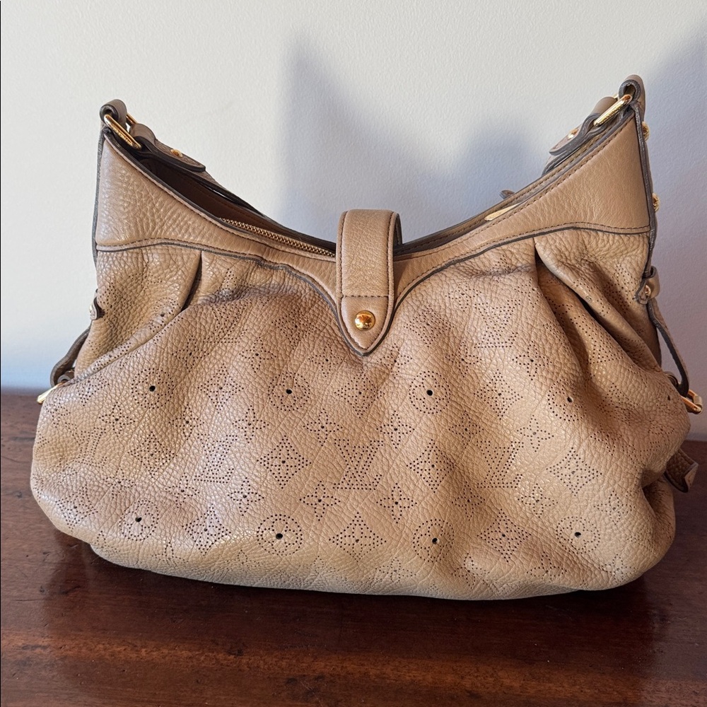 Louis‎ Vuitton Monogram Mahina XS Shoulder bag - Picture 4 of 12